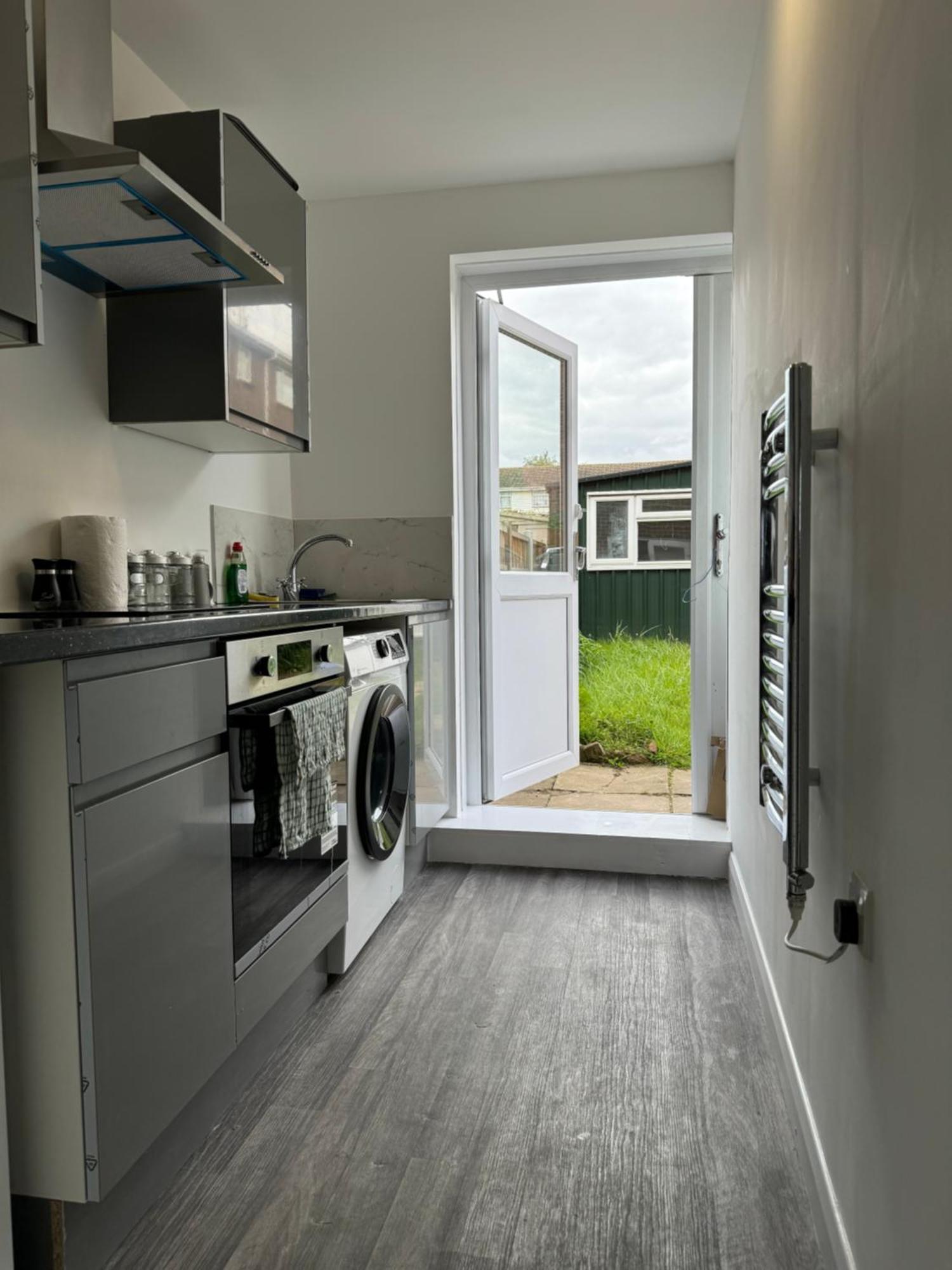 Posh Executive Studio London Thamesmead  エクステリア 写真