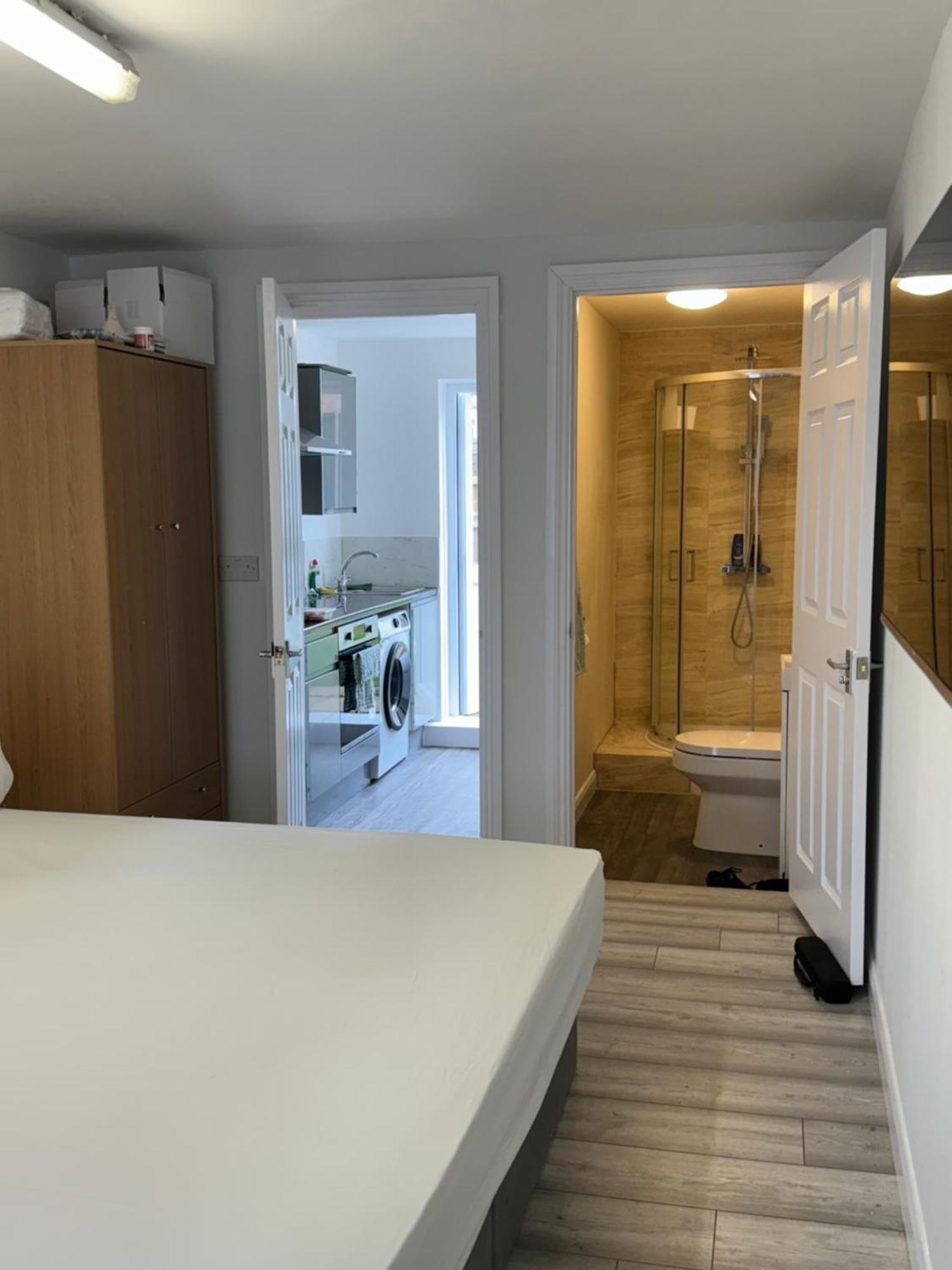 Posh Executive Studio London Thamesmead  エクステリア 写真